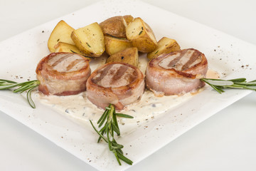 Grilled steak wrapped in bacon, with grilled vegetables, mashed