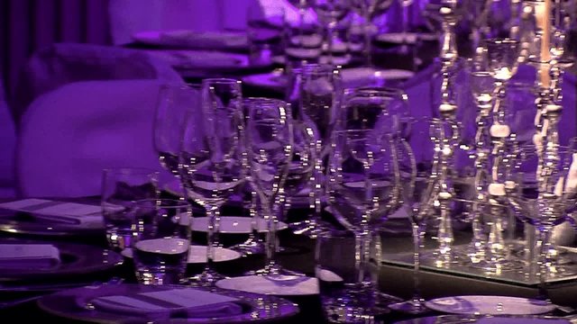 tavolo apparecchiato