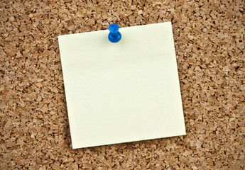 Blank note on cork board