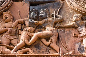 Sugriva and Valin fighting, ancient carving