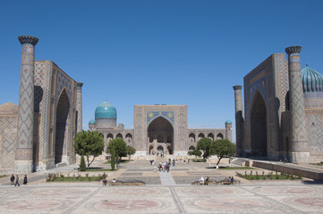 Fototapeta na wymiar Registan Square w Samarkandzie, Uzbekistan