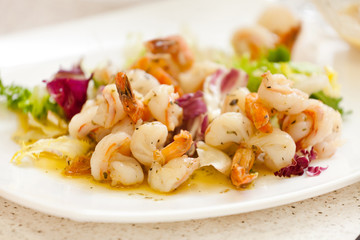salad with shrimps