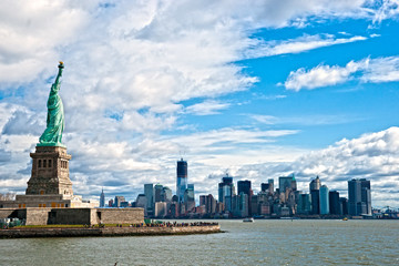 Fototapeta premium Statua Wolności i Manhattan Skyline, Nowy Jork. USA.