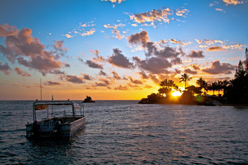 Naklejka premium A boat during sunset at New Caledonia