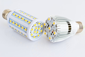 LED light bulbs compare with different SMD chips