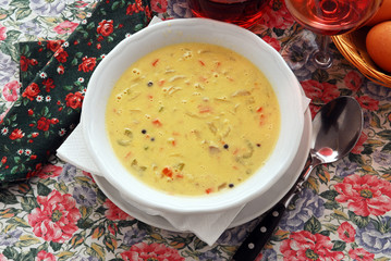 Minestra all'uovo e pollo in panna acida 鸡蛋和酸奶油的鸡汤