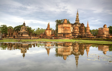 Fototapeta na wymiar Sukhothai Historical Park świątynia w Tajlandii.