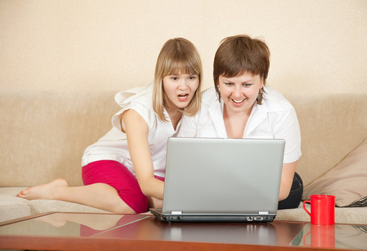 wonder women  with laptop