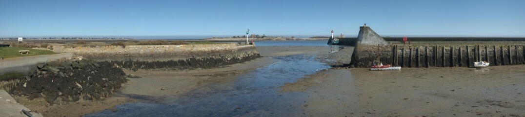 L'entrée du port de saint vaast la hougue