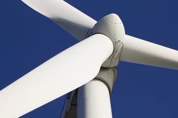 Photo sur Plexiglas Moulins A wind-turbine against a clear blue sky