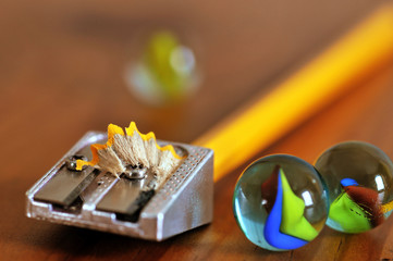 Le taille crayon et les billes