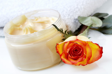 Fototapeta na wymiar Cream with white Hand Towel and Rose