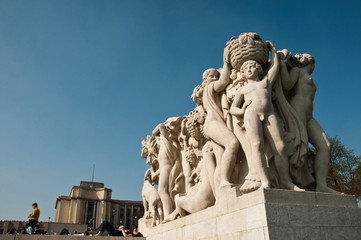 Fototapeta na wymiar statues trocadéro à Paris