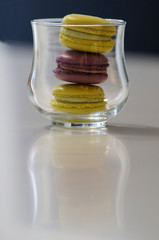Macarons de Paris à la Pistache et à la lavande dans un verre