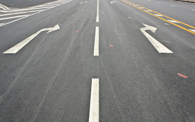 Turn right arrow on asphalt road.