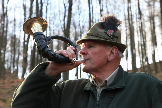 J&auml;ger mit Jagdhorn