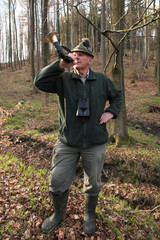 Jäger mit Jagdhorn