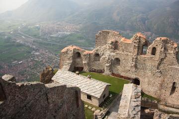 Ruinas del monasterio nuevo en la Sacra di San Michele