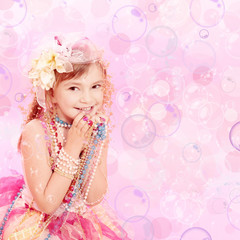 Obraz na płótnie Canvas Kleine Prinzessin mit Perlen und Seifenblasen Pink