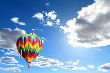 Naklejka premium hot air balloon over cloudy sky