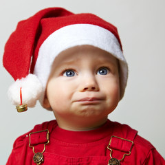 Trauriges Kind an Weihnachten