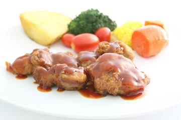 Fried Chicken with tomato sauce and vegetable