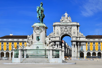 Fototapeta na wymiar Praca do Comercio (Commerce Square) w Lizbonie, Portugalia