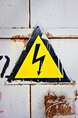 A metal plaque with a lightning for high voltage