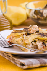 Rice, potatoes and mussels. Tiella di riso, patate e cozze.