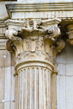 Corinthian column capital , facade of the University of Alcala d