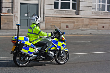 Obraz na płótnie Canvas Brytyjska policja motocykl