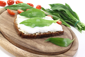 Bärlauchbrot mit frischem Quark