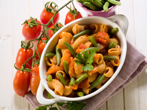 pasta with green beans and fresh tomatoes