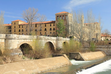 León, Puente y Parador Hostal de San Marcos.