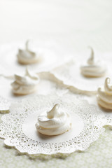 Cream meringues