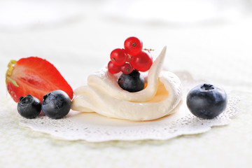 Cream meringues