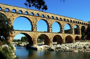 Fototapeta na wymiar Roman wodociąg Pont du Gard, na południe od Francji
