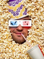 Obraz premium Face in popcorn watching 3D movie