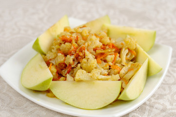 Cauliflower with green apple