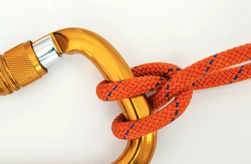 Rolgordijnen Climbing equipment - carabiner and knot © kytalpa