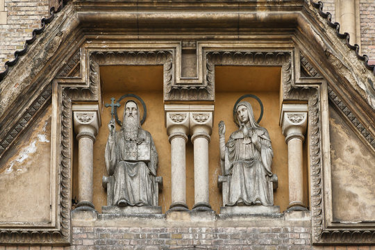 saints in gothic niche