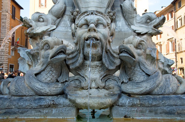 Fototapeta na wymiar Rome Rotunda square fountain detail