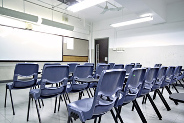 Fototapeta na wymiar empty classroom