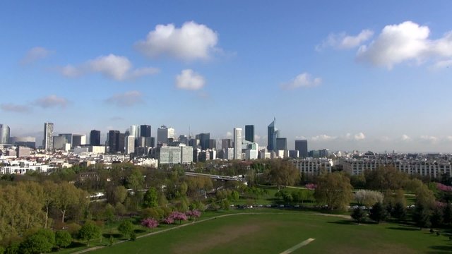 La d&eacute;fense vu d'en haut
