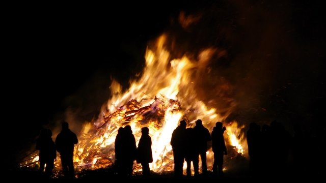 Osterfeuer vid 05