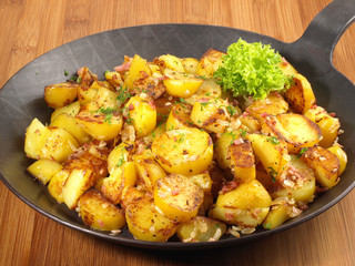 Bratkartoffeln in der Pfanne