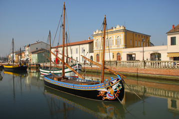 Fototapeta na wymiar Cesenatico port, zabytkowe łodzie żaglowe wędkarskie