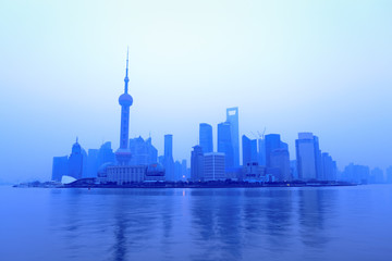 Fototapeta premium shanghai skyline at dawn