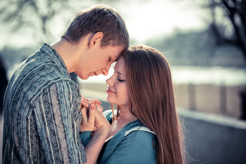 Fototapeta premium Love and affection between a young couple at the park