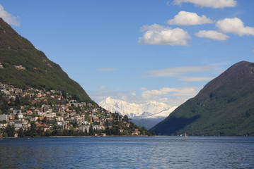 Fototapeta na wymiar Widok na jezioro Lugano, Szwajcaria